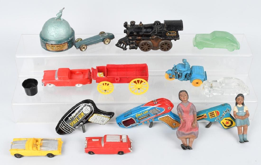 LOT OF VINTAGE TOYS (1 of 6)
