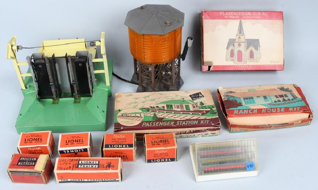 LIONEL & PLASTICVILLE ACCESSORY LOT (1 of 8)
