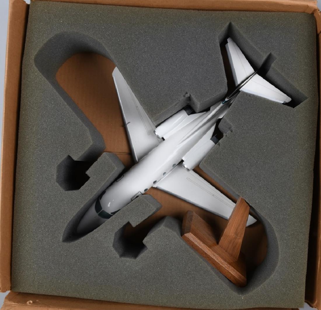 BEECHCRAFT JET DISPLAY MODEL w/ BOX (1 of 4)