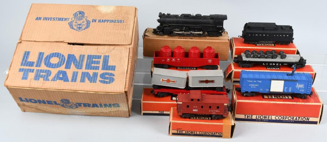 LIONEL POSTWAR 1561WS TRAIN SET W/ SET BOX: Lionel postwar 1561ws train set with set box 2065 engine excellent condition with original box and instructions box is sealed at one end. 6026W tender excellent condition has all steps no screw hole c