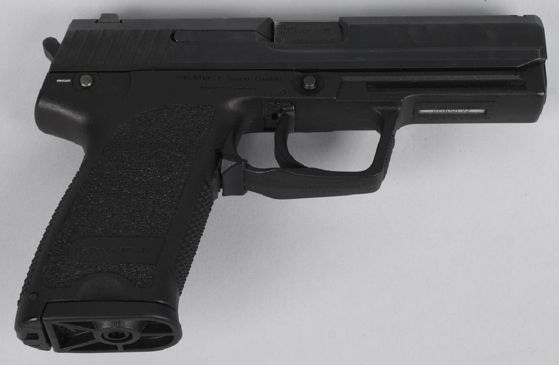 HECLKER & KOCH H&K USP 40 DA/SA .40 CALIBER: SN 22-0510388. 4.25" Barrel, Semi-automatic pistol in .40 Smith & Wesson. Heckler & Koch USP 40. Matte black finish, full frame. Features polymer frame with stippled grips, ambidextrous magazine relea