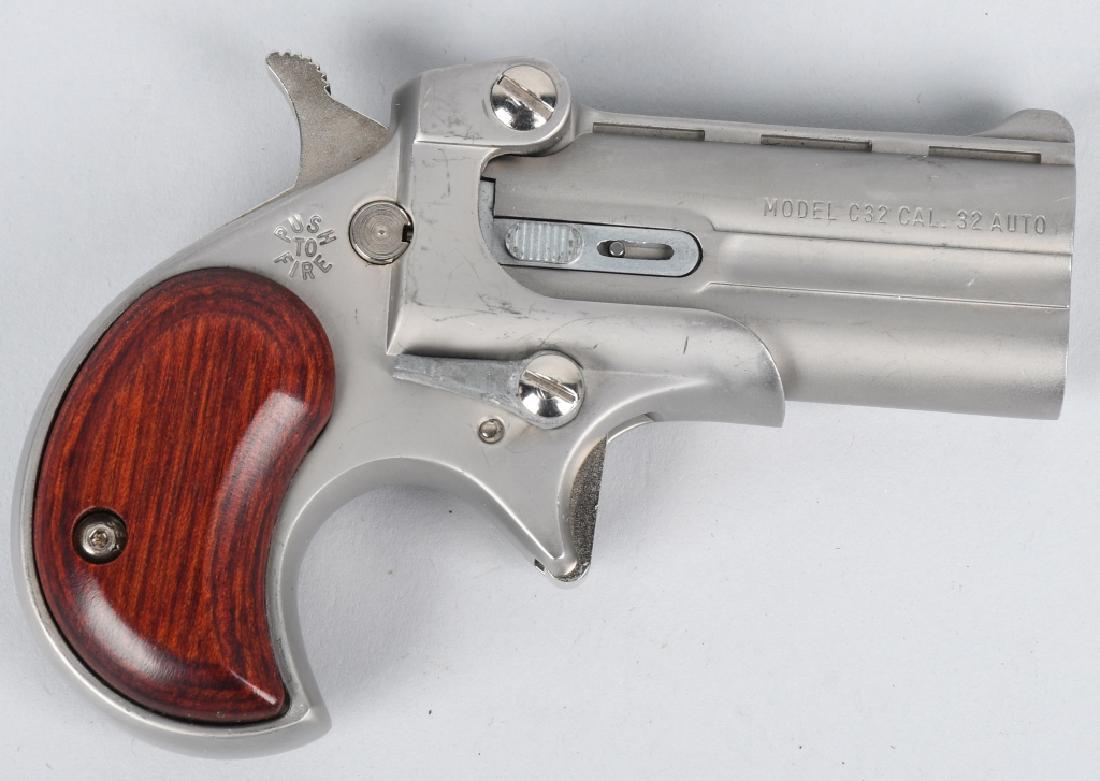 COBRA C32 32 CALIBER DERRINGER PISTOL: SN 048133. 2.4" Over / Under single action derringer pistol in .32 Auto. Cobra Enterprises of Utah, Inc. Model C32. Featuring fixed sights, rosewood grips. Appears unfired, bore and finish near mint. 