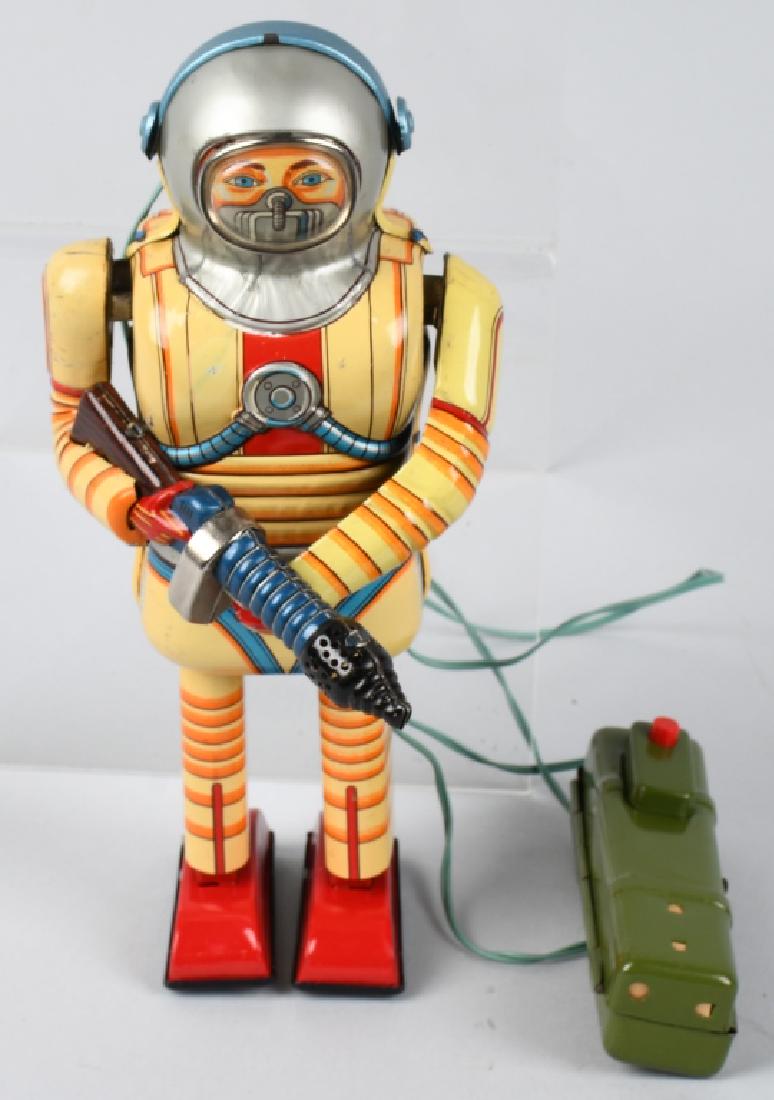 NOMURA Battery Op EARTH MAN ROBOT: Great looking all original and complete Earth Man Robot. Still has his gun. Great colors. Remote battery box is clean. Did not work when tested. A very nice example. 9 1/2" Excellent