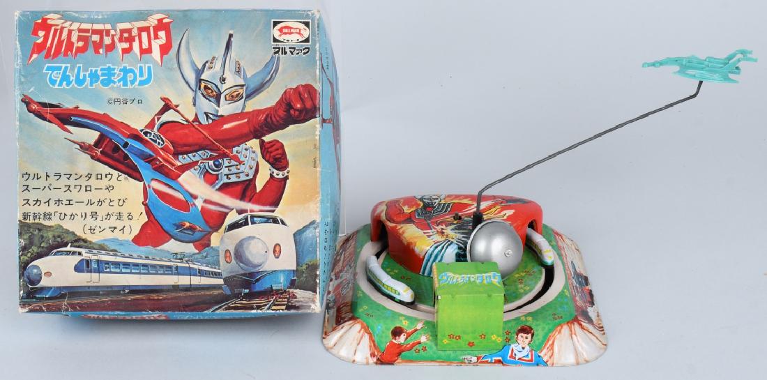 BULLMARK Tin Windup ULTRAMAN vs NORTHSATAN w/ BOX: Scarce Bullmark tin windup Ultraman vs Northsatan. Tin toy train go round with spaceship that flys overhead. Tin toy has great graphics includes Ultraman fighting Northsatan. Toy works. With box. A ve