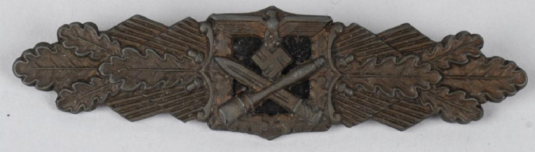 WWII NAZI GERMAN CLOSE COMBAT CLASP IN BRONZE: Constructed of zinc with bronze finish with the obverse with a national eagle and a bayonet and hand grenade in the centerpiece with sun rays emanating from the center of the left and right sides and 