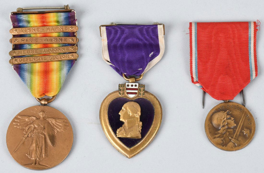 WW1 32ND DIVISION NAMED PURPLE HEART MEDAL GROUP: WW1 US 32nd Division Purple Heart grouping identified to a member of the 119th Field Artillery, B Company of Battery G of the 32nd Division. His name was Kelsea N. Vance of Lansing Michigan and he rec