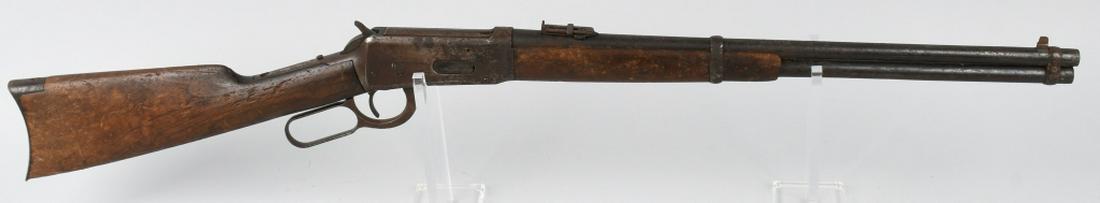 WINCHESTER MODEL 1894 .32 W.S. LEVER ACTION RIFLE: SN 805235, made in 1916. 20" barrel lever action rifle in .32 Special. Winchester Model of 1894. Missing rear sight and saddle ring. Bore very good, action flawless. Finish approximately 20%. Stock, b
