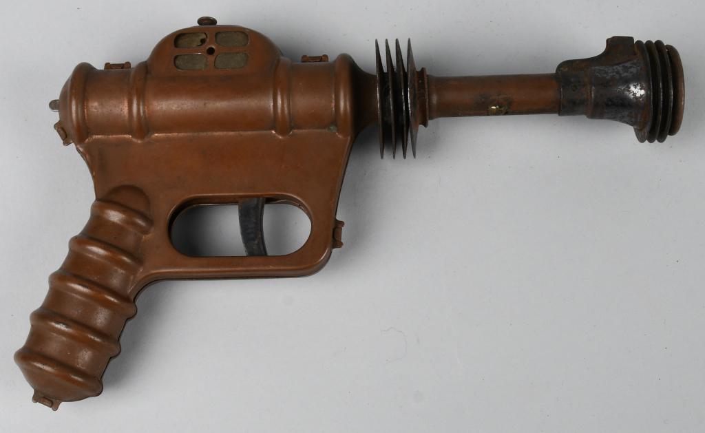 DAISY BUCK ROGERS DISINTEGRATOR PISTOL: All original with copper finish. Works. 11" Excellent