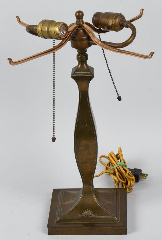 PAIRPONT TABLE LAMP BASE w/ ARMS: Pairpoint table lamp base with 4 arms. Brass base with decorations. Marked on bottom. Arms measures 14". Lamp measures 18" tall. Excellent
