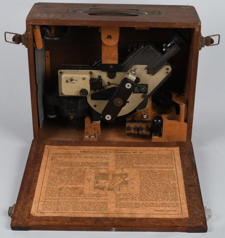 WWII NAZI GERMAN KRIEGSMARINE UBOAT SKS-3D SEXTANT: Ultry rare Kriegsmarine U-Boat Sold-Libellen Sextant in the box. With onboard slipping clutch type mechanical computer and re-chargeable batteries. The instrument designed by Carl Plath of Hamburg was