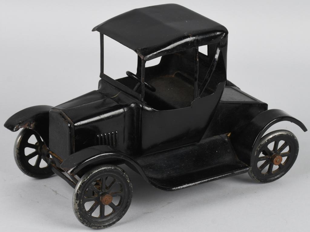 BUDDY L FLIVVER ROADSTER: Original pressed steel Flivver Roadster. Car has older repaint. Has new Buddy L decal on bottom. Nice clean toy. Hard to find Flivver. 11" Very Good