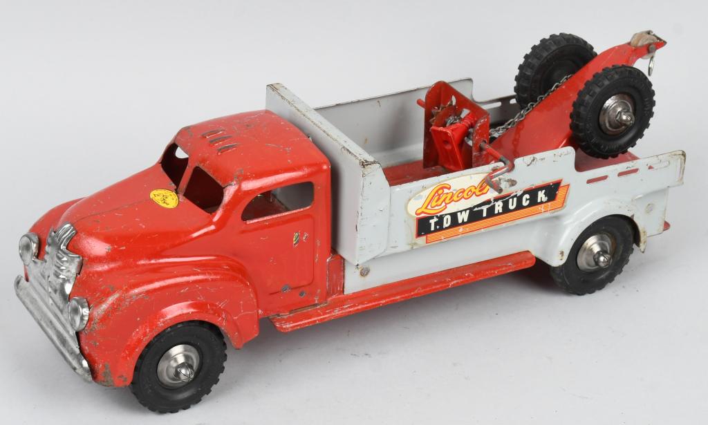 LINCOLN TOW TRUCK: Original Tow Truck with nice paint and decals. Shows some wear. Made in Canada. 16" Very Good