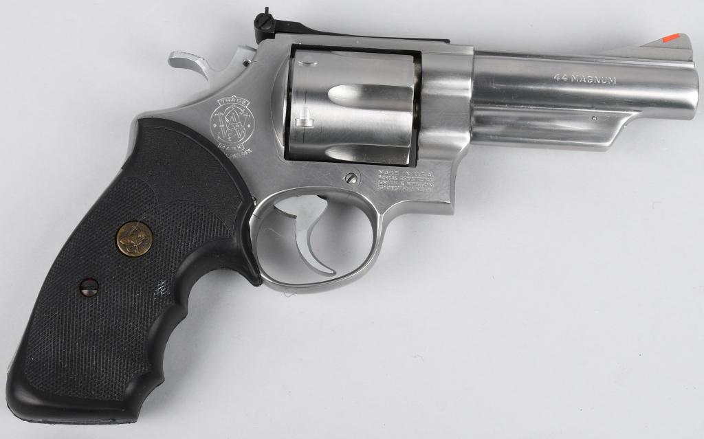 SMITH & WESSON MODEL 629-1 MAG. STAINLESS REVOLVER: SN AHE6242. Introduced in 1979 as the stainless version of the classic Model 29 .44 magnum six shot double action revolver. Built on the square butt N- frame that features a 4" barrel, red insert fron