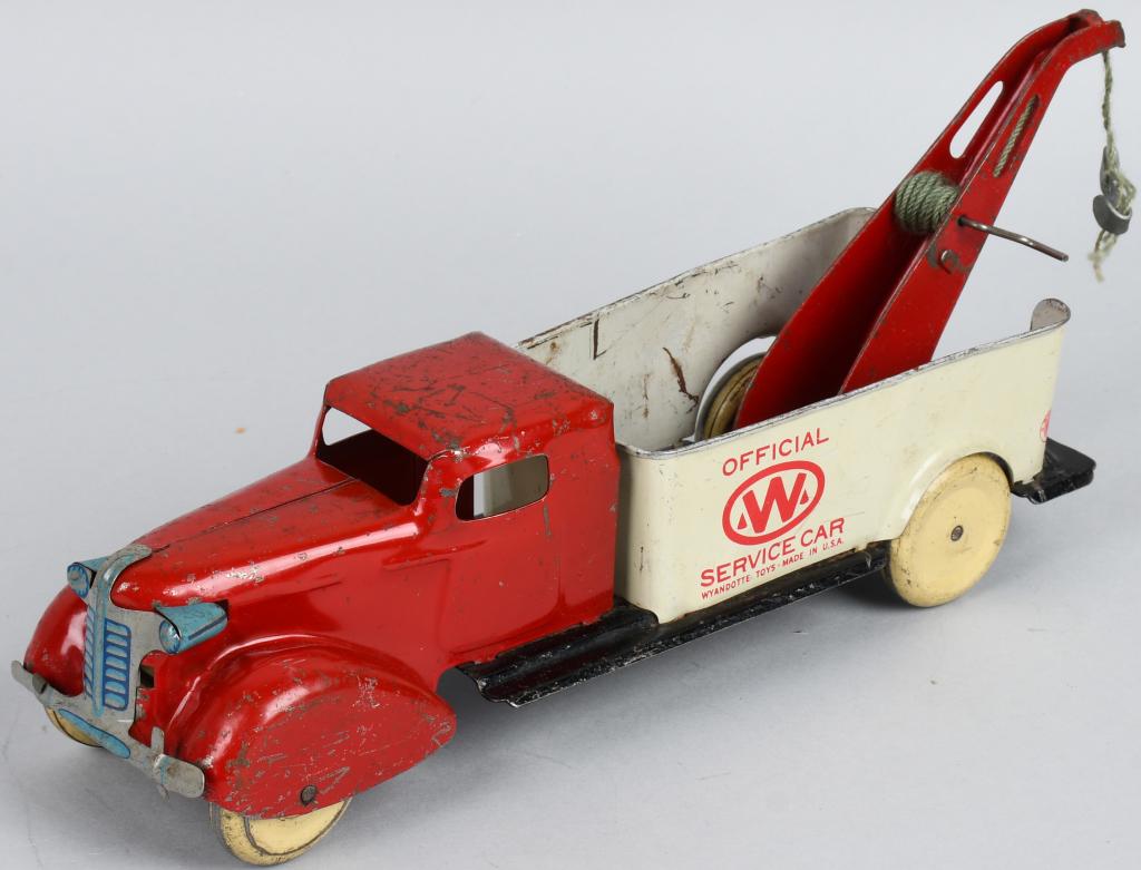 WYANDOTTE PRESSED STEEL TOW TRUCK: All original and complete. 14" Very Good