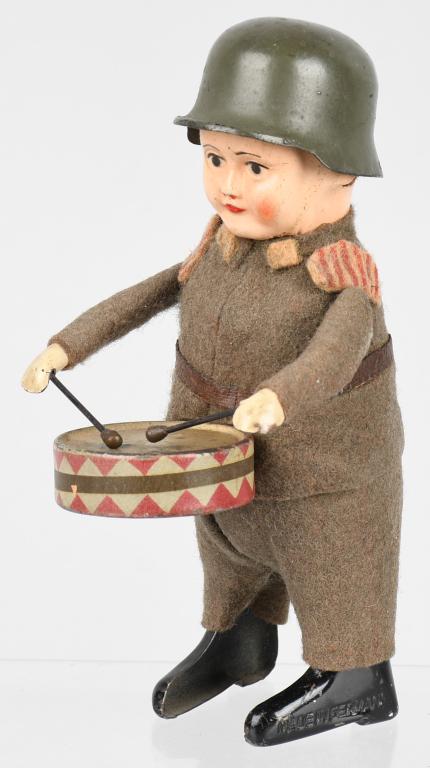 SCHUCO WINDUP GERMAN SOLDIER DRUMMER: All original and working. 5" Excellent