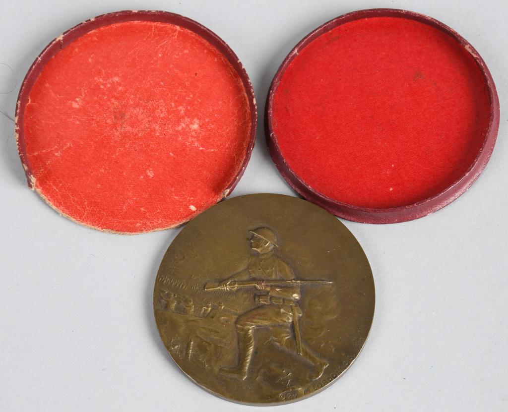 WWI TABLE MEDAL IN CASE 26th INF YANKEE DIVISION: WWI Table medal or coin approximately 2.5" across, signed on the edge "E.D. BROWN INC. NY" -- artwork on obverse depicts an armed WWI doughboy advancing through barbed wire amid smoke, with soldiers f