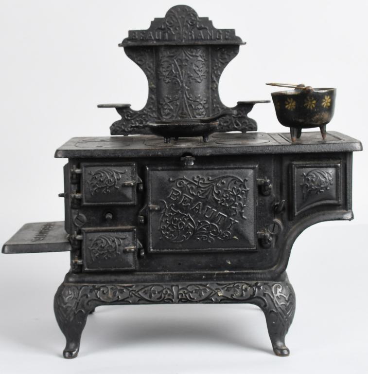 Beauty Cast Iron Salesman Sample Stove: All original and complete. Very ornate casting. 15" Excellent