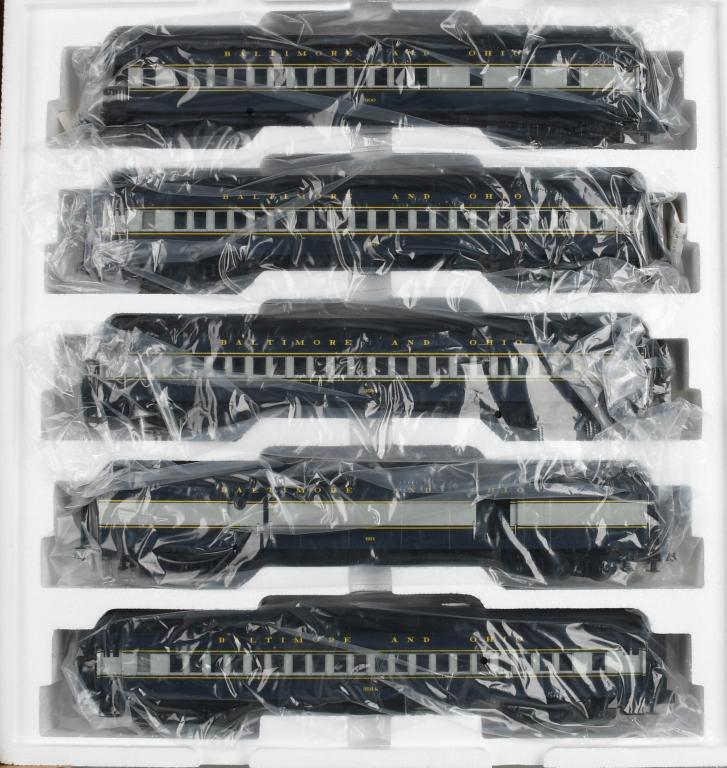 MTH 5-CAR MADISON PASSENGER TRAIN SET B&O.: 5-Car set includes (1) Baggage, (3) Coaches, (1) Observation. Features Intricately Detailed, durable ABS bodies,Metal wheels and axles,Overhead interior lighting,Die-Cast 6 wheel trucks,Operating Die-