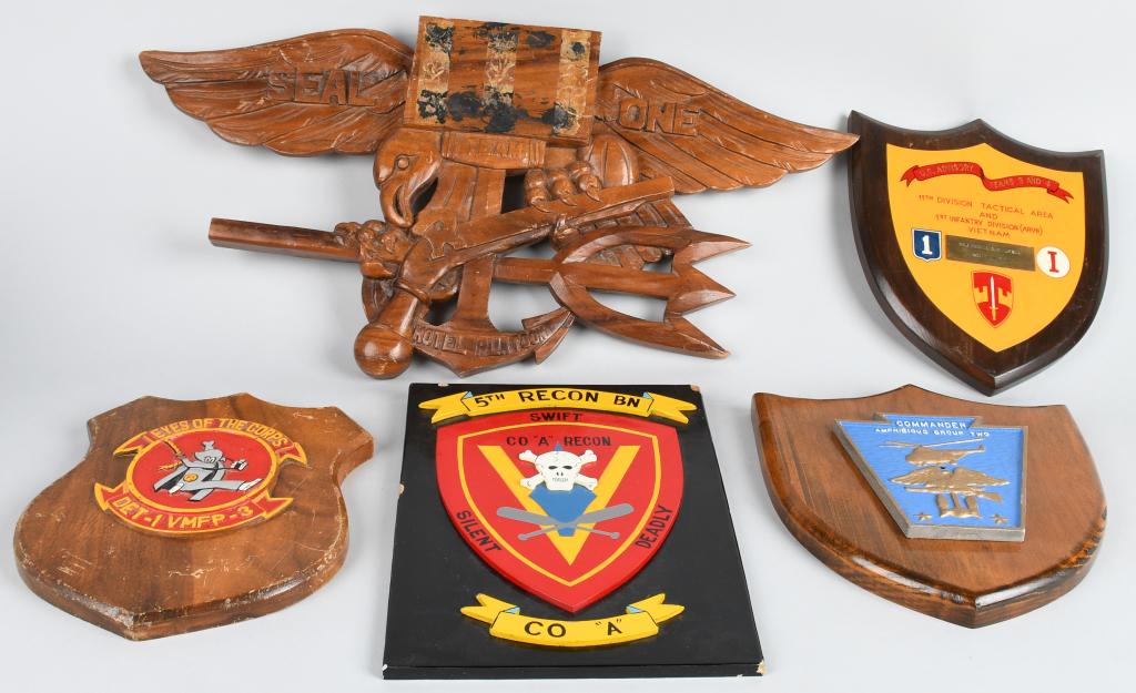 5 VIETNAM WAR US WOODEN PLAQUES SEAL RECON MAC-V: Collection of 5 Vietnam war era wooden plaques - often given at the end of tour for senior NCOs and officers. Large carved SEAL Team One plaque has had the inscription plate removed, leaving a glue re