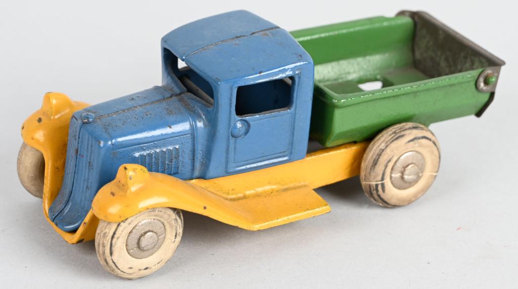 KILGORE 1930's cast iron TAKE-A-PART DUMP TRUCK: Fabulous all original Kilgore cast iron dump truck. Great multi colored castings with tin tail gate. No cracks or breaks. 6", Excellent