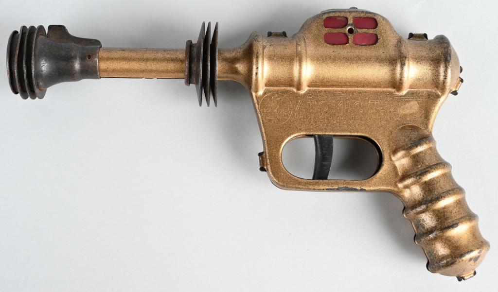 DAISY BUCK ROGERS ATOMIC PISTOL: Excellent gold version. All original and works. Nice example. 10" Excellent