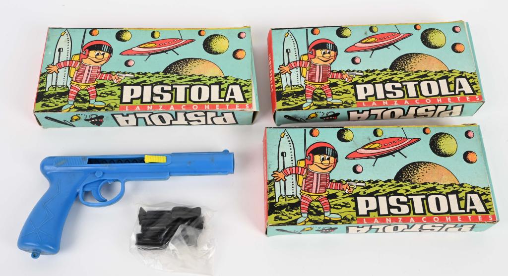 3- SPACE PISTOLA DART GUNS MIB: New Old Stock Space Guns. Foreign. 8" Excellent