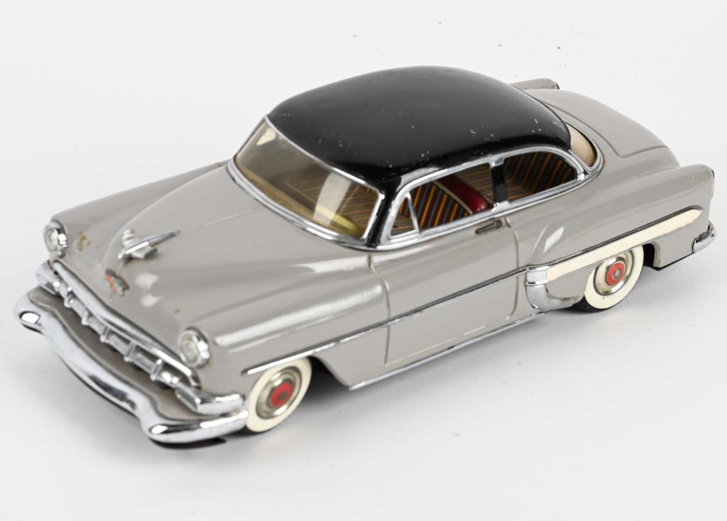 JAPAN MARUSAN 1954 TIN TOY CHEVROLET: Great looking very detailed 1954 tin toy Chevrolet. Makers marks are Marusan and Kosuge. The toy is a scale model of a 1954 Chevrolet Bel Air two door sedan. It is complete and original with some rubs