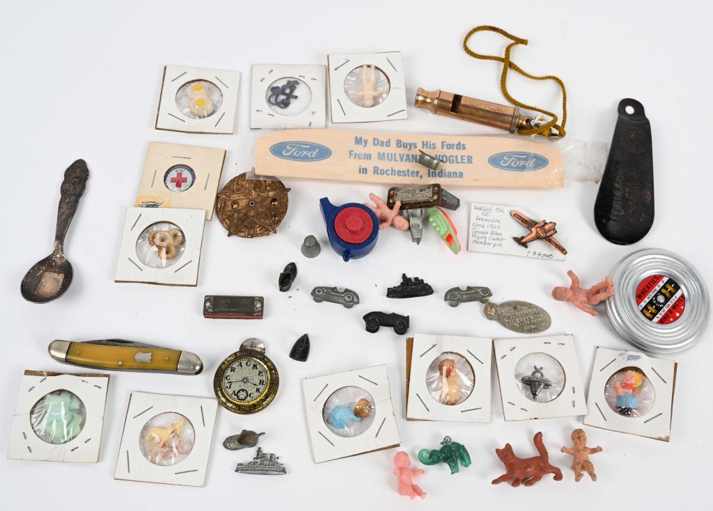 LOT OF PREMIUMS, CRACKER JACKS, & MORE: Large lot of includes some usual pieces. Very Good-Excellent