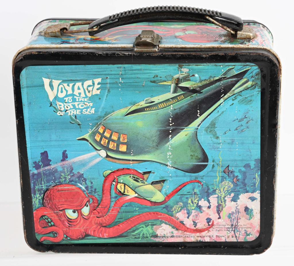 1967 VOYAGE To The BOTTOM Of The SEA TV LUNCHBOX: Original lunch box with out the thermos. Has light wear and spots or surface rust. May clean to a higher grade. Great graphic. Very Good