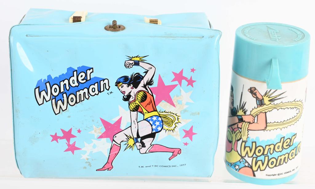 1977 WONDER WOMAN VINYL LUNCH BOX: Original box with thermos. Has some soiling and should clean to a higher grade. Has child's name inside flap and handle is broken but pieces are included. Very Good