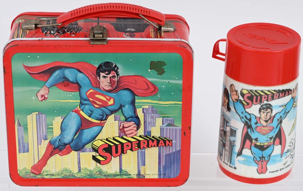 1978 SUPERMAN LUNCH BOX w/ THERMOS: Nice lunch box with light wear on exterior, and a couple of scatterd rust spots on interior. Includes correct original thermos. Nice graphics. Very Good