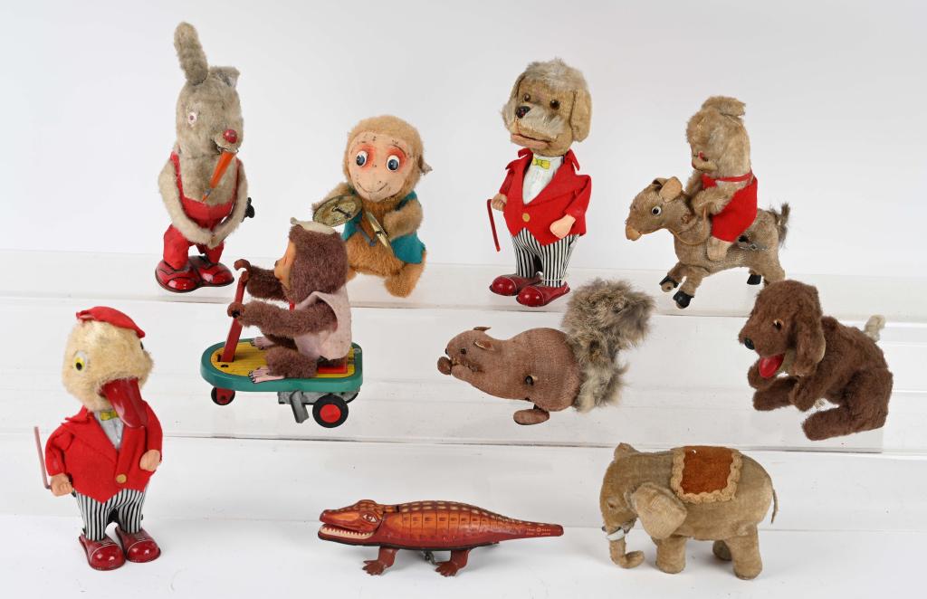 10- VINTAGE windup TOYS: Lot of 10 vintage windup toys. As-Is