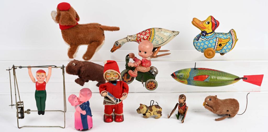 12- VINTAGE windup TOYS: Lot of 12 vintage windup toys. As-Is