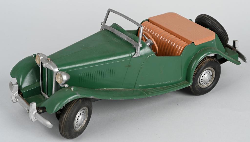 DOEPKE 1953 MG TD ROADSTER: Nice original Doepke MG Roadster. Great condition. Has been painted green. 15" Excellent