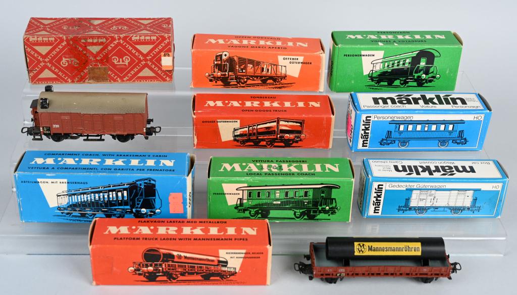 9-MARKLIN HO TRAIN CARS w/ BOXES: Includes Marklin HO #311/1, #4602, #320/S, #4616, #4040, #4000, #4005, #4040, and #4685. All like new in Boxes
