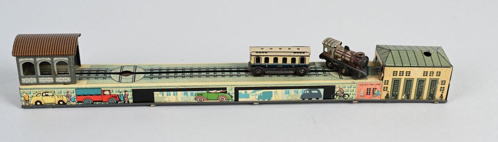 ARNOLD Tin Windup SHUTTLING TRAIN & COAL LOADER: Tin windup Shuttling Train. Windup works. Made in Germany. Boxed.