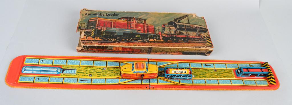 TECHNOFIX WINDUP AUTOMATIC LOADER w/ BOX: All original and complete. Great colors. Works. Boxed. 15" Excellent