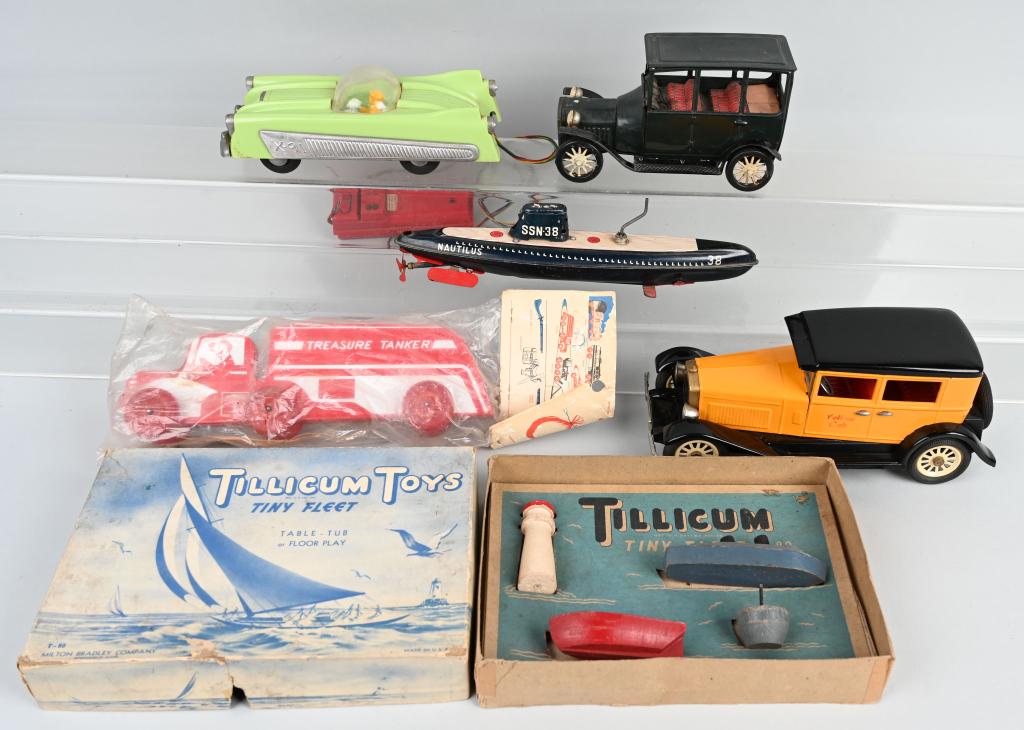 LOT OF VINTAGE TOY VEHICLES & BOATS: Lot of toy vehicles and boats. Very Good