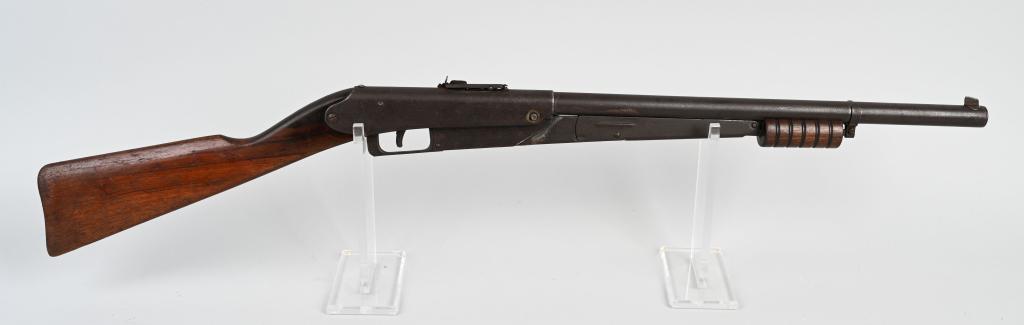 DAISY MODEL 25, PUMP SQUARE TRIGGER GUARD: Early model 25 BB with square trigger guard. Worked when tested. 37", Good-Very Good