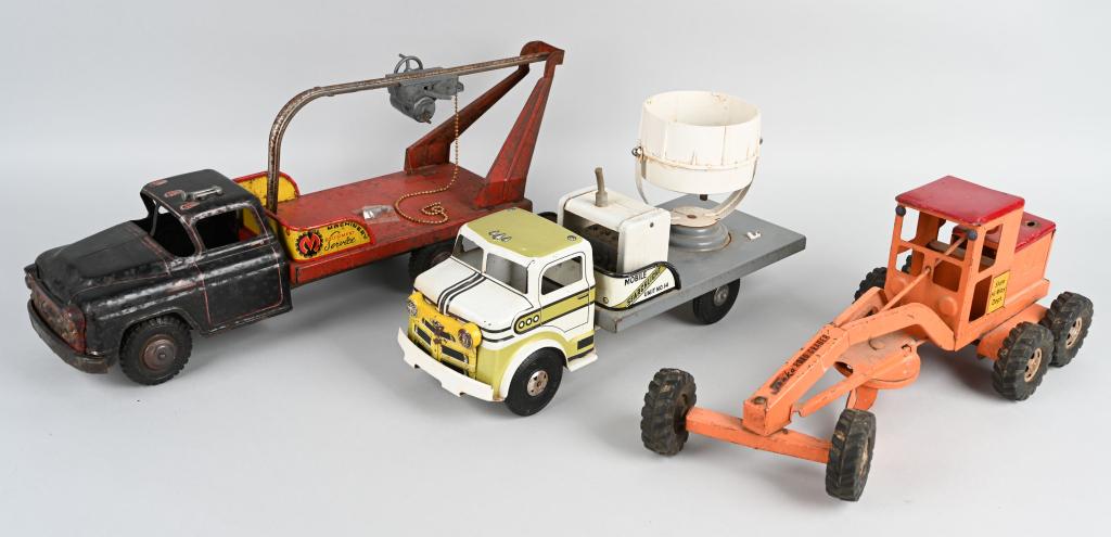 3- VINTAGE pressed steel TRUCKS, MARX & TONKA: lot includes 2 Marx trucks, and a Tonka Road Scraper. Largest is 22", Good As-Is