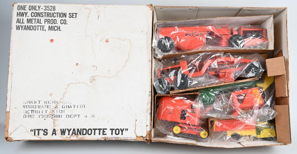 WYANDOTTE Pressed Steel #3258 CONSTRUCTION SET: Outstanding New Old Stock Wyandotte #3258 Construction Set. Includes Dump Truck, Steam Shovel, Grader, Rock Truck, and Gravel Hopper. All original and never played with condition. Complete in original