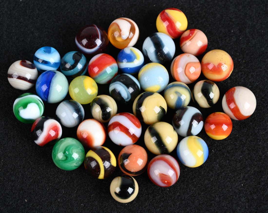 ASSORTED AKRO AGATE CORKSCREW MARBLES: Great lot of assorted Akro Agate corkscrew marbles. 5/8\", Condition varies. Most are Excellent-Near Mint