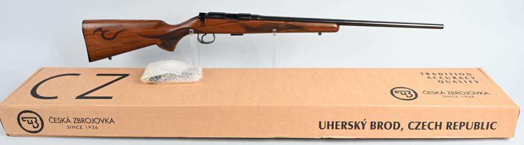 BOXED CZ 452 2E BOLT ACTION 22 LR RIFLE: SERIAL A709858 BARREL: 22" CALIBER .22 LR. Features blued finish, scroll / tribal pattern in the stock and fore-end., and comes in original factory cardboard box. Weaver rail at receiver, no sights. A