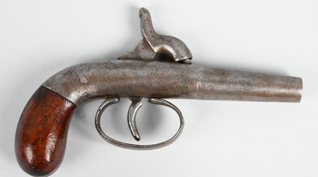 MID 19TH CENTURY BOOT PISTOL: Early hide out pistol , percussion, single shot, .28 caliber with walnut bag style handle. Metal is a soft patina with average freckling. Works perfectly. A