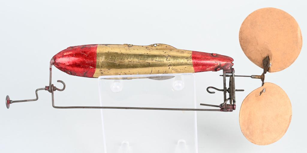GERMAN TIN WINDUP ZEPPELIN: Original with unusual rubber band powered mech. Has paper propellars. 10 1/2" Excellent
