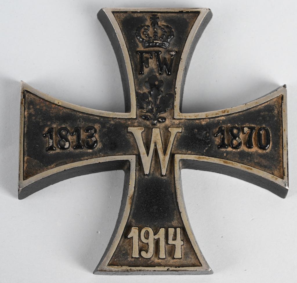 WW1 IMPERIAL GERMAN IRON CROSS PAPER WEIGHT 1914: WW1 Imperial German Iron Cross paper weight measures just over 5 inches wide and is sold nickel and marked to the reverse of the cross Ges Gesch 1914.2. K&M The front of the cross has three key years