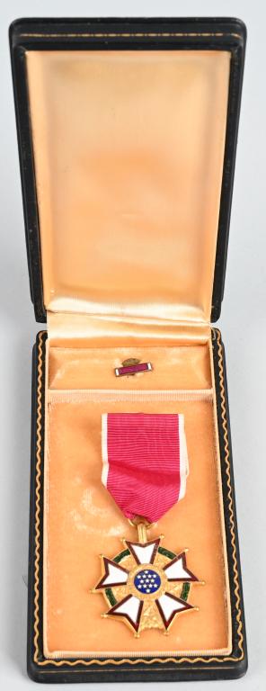 WWII CASED US LEGION OF MERIT WITH WRAPPED BROOCH: A beautiful cased WWII Legion of Merit medal. Full wrap gilt brooch. Excellent condition with perfect enamels. Full enameling on the green wreath. Unnamed. A great original WWII award. The Legion of M