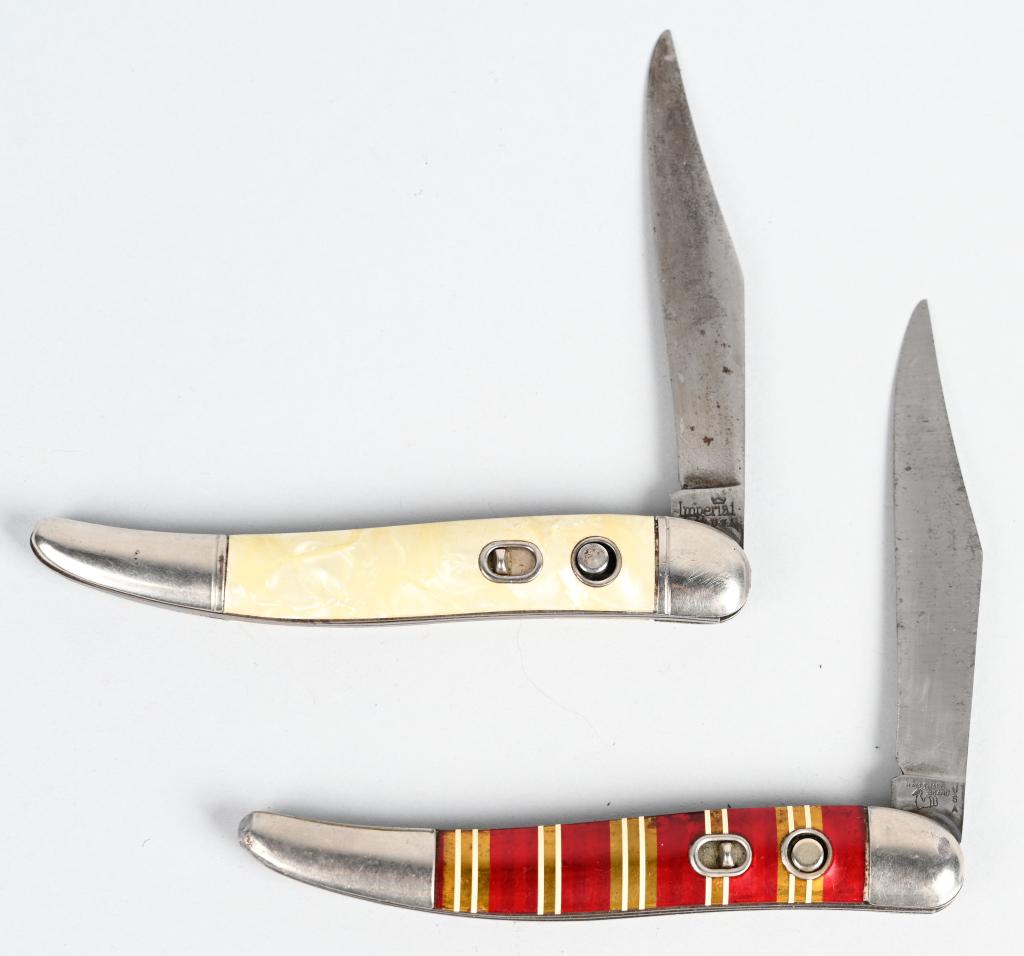 2 VINAGE SWITCHBLADE KNIVES IMPERIAL + HAMMER: Imperial Switchblade knive (bad spring - does not open automatically) 3" blade, 7.5" overall when open, with a 1.8" clip point and mother of pearl grips. Hammer Brand has "candy stripe" grips, and fun