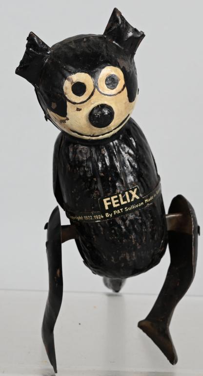 GERMAN GUNTHERMANN Tin Windup FELIX THE CAT: Hand painted comic character Felix the Cat, worked when tested. Toy has some paint touch, and tail appears to be a nice looking replacement. 6 1/2", Good