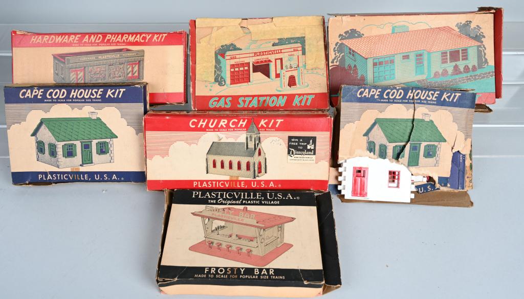 7 VINTAGE PLASTICVILLE TRAIN BUILDINGS Barnebys